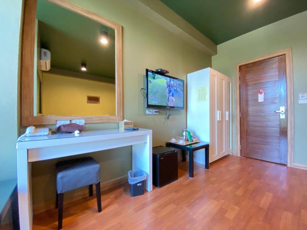 Work Den Chiangrai Hotel Chiang Rai Bagian luar foto