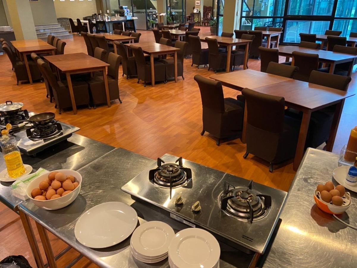 Work Den Chiangrai Hotel Chiang Rai Bagian luar foto