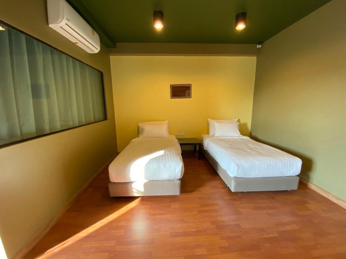 Work Den Chiangrai Hotel Chiang Rai Bagian luar foto